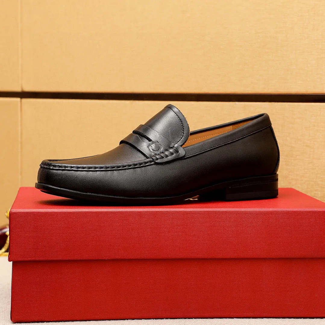 Men's shoes 💰480 💐 Product trademark: Ferragamo "Ferragamo" casual leather shoes Regular size: 38-44 (45🉑️customized) Product materials: Selected imported first-layer calfskin upper, imported water-dyed cowhide leather lining. Strong three-dimensional visual effect, original outsole color: 3⃣️seed leather materials available